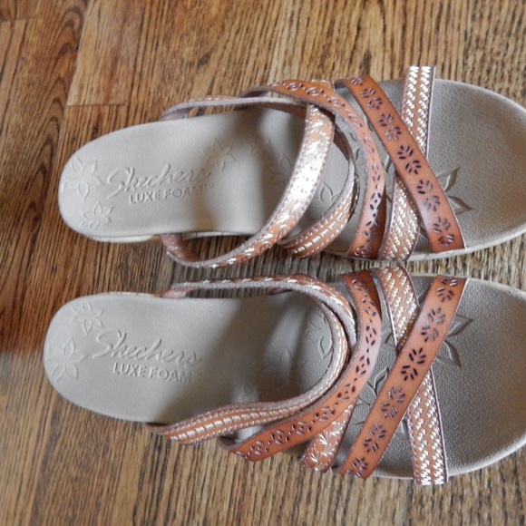 Sketchers Luxe Foam Wedge Platform Sandal - Picture 10 of 11